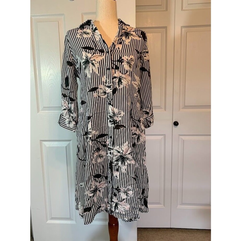 Ann Taylor Factory Dress Size 8P White with Black Stripes and Floral Pri…